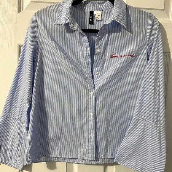 H&M Bell-sleeved button up top - Picture 2 of 3